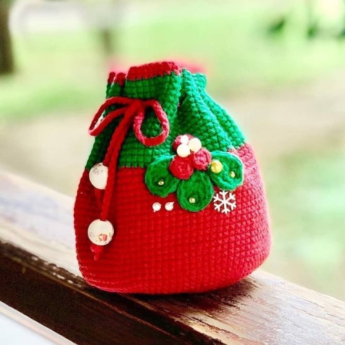 Crochet Santa Bag Free Pattern For Christmas - All Thing Crafts