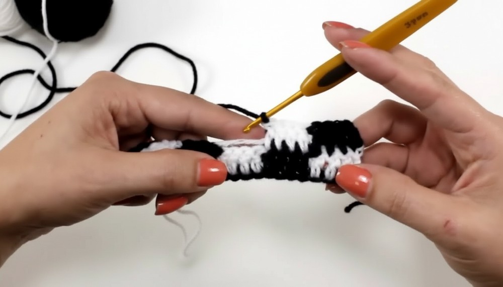 Crochet Checkered Scarf