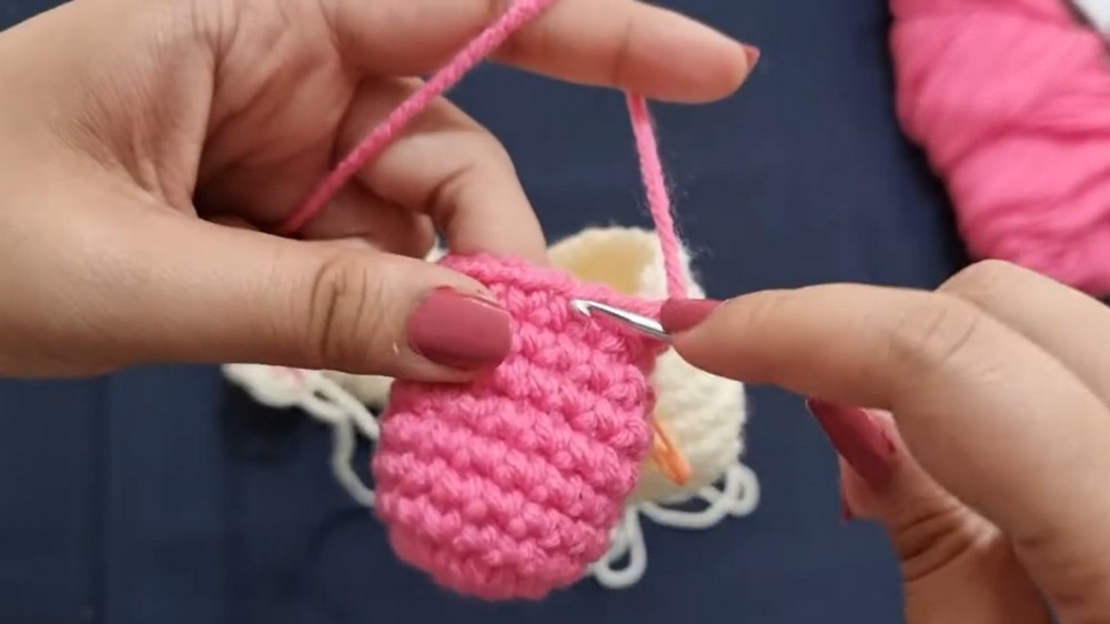Crochet Hugging Heart Keychain