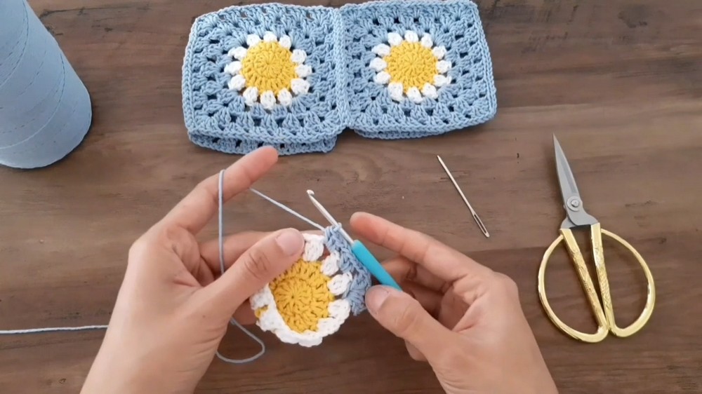 Crochet Daisy Bucket Hat