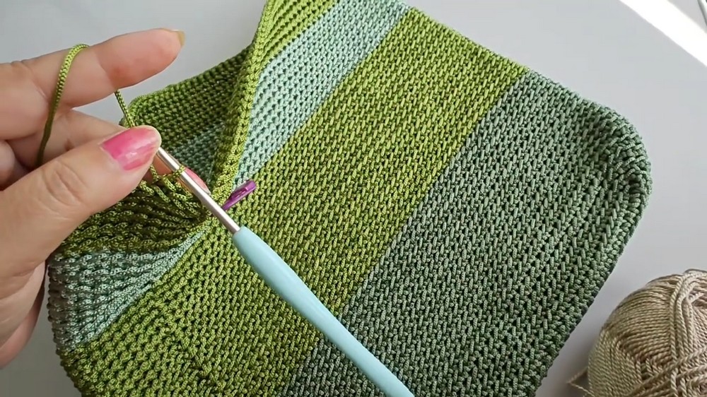 Crochet Bag With Wooden Handles