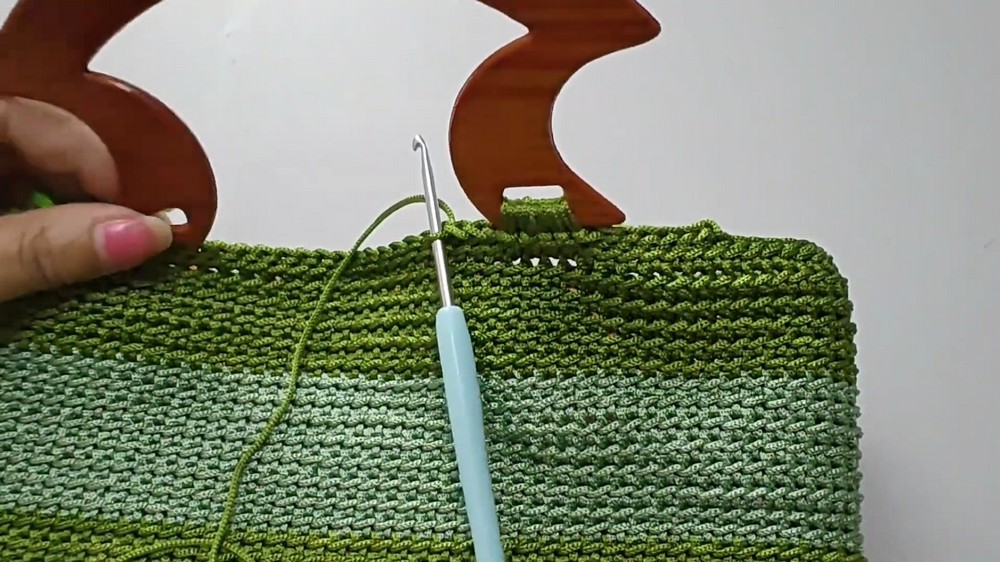 Crochet Bag With Wooden Handles